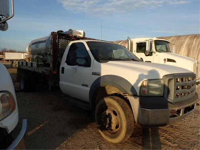 Image of Ford F-550 equipment image 2