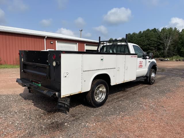Image of Ford F-550 equipment image 3