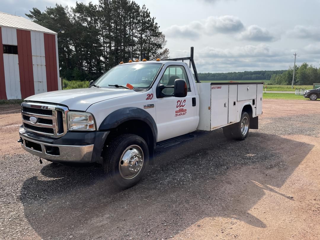 Image of Ford F-550 Primary image