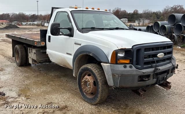 Image of Ford F-550 equipment image 2