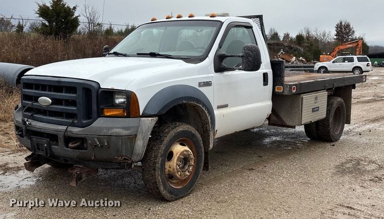 2006 Ford F-550 Equipment Image0