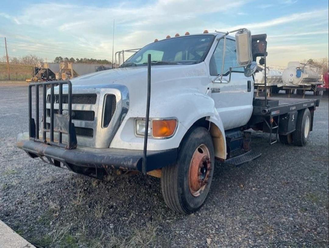 Image of Ford F-650 Primary image