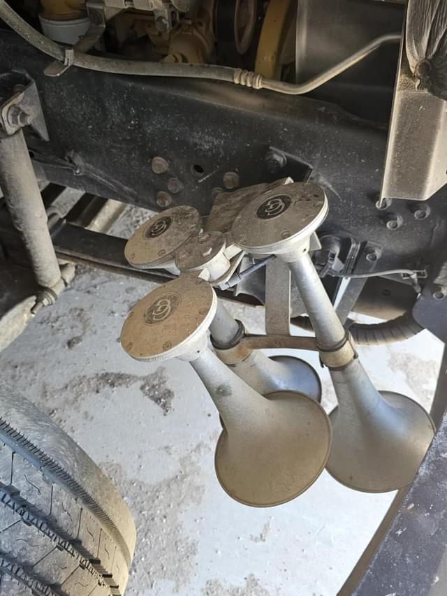 Image of Ford F-650 equipment image 4