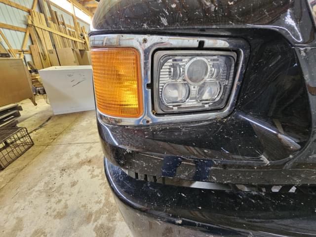 Image of Ford F-650 equipment image 3