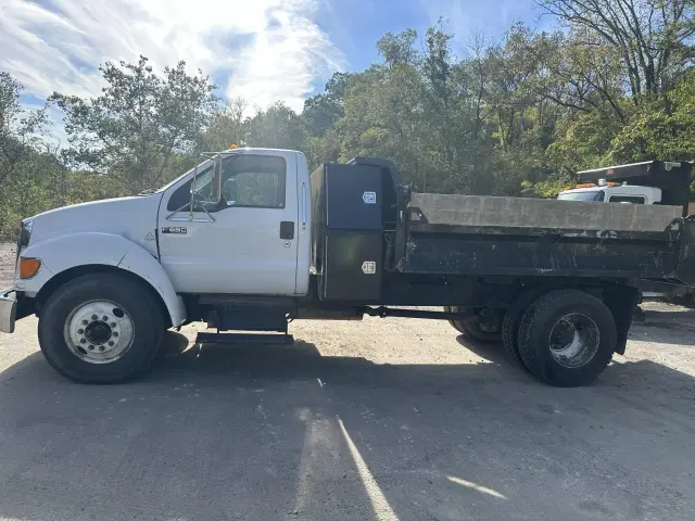 Image of Ford F-650 equipment image 4