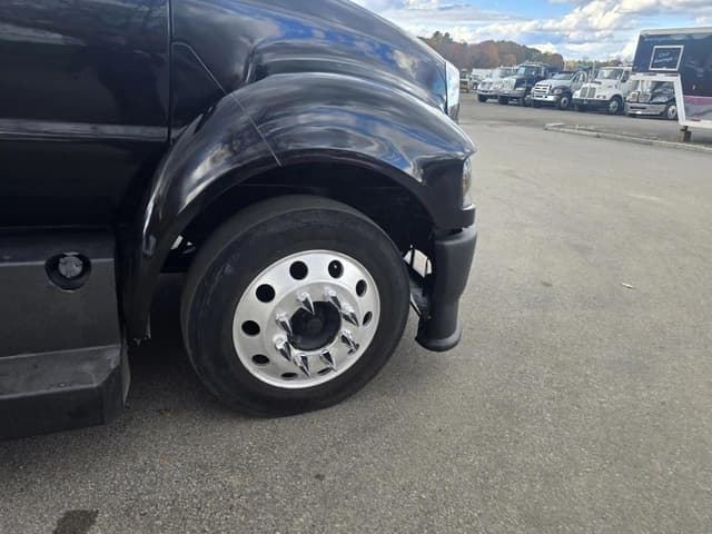 Image of Ford F-650 equipment image 4