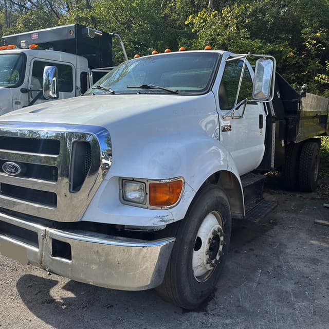 Image of Ford F-650 equipment image 3