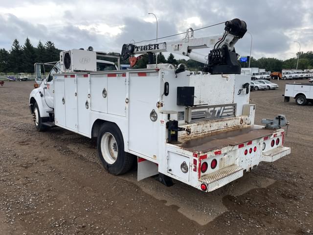 Image of Ford F-650 equipment image 2