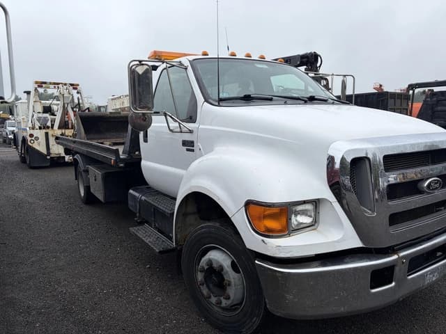 Image of Ford F-650 equipment image 2