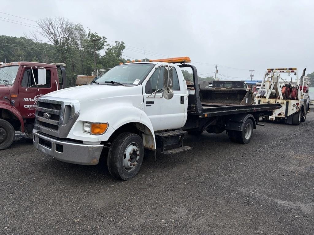 2006 Ford F-650 Equipment Image0
