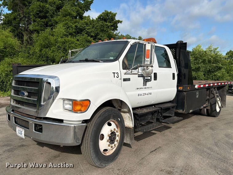 2006 Ford F-650 Equipment Image0