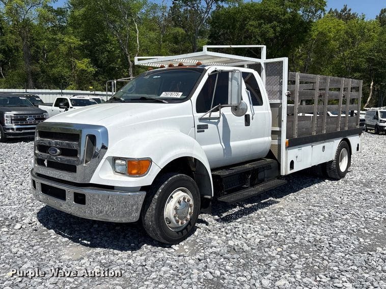 2006 Ford F-650 Equipment Image0