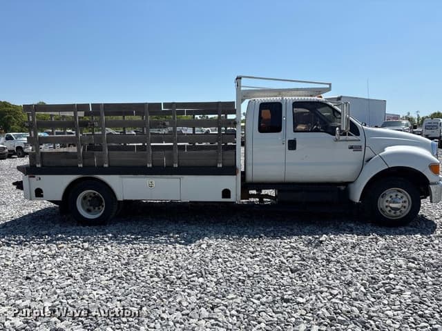 Image of Ford F-650 equipment image 3