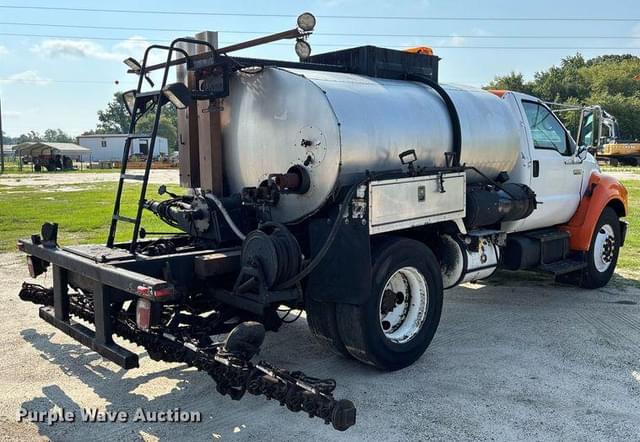 Image of Ford F-650 equipment image 4