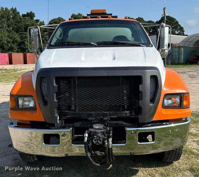 Image of Ford F-650 equipment image 1