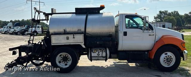 Image of Ford F-650 equipment image 3