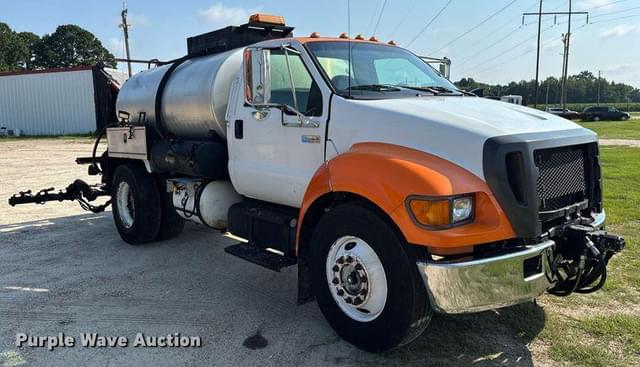Image of Ford F-650 equipment image 2