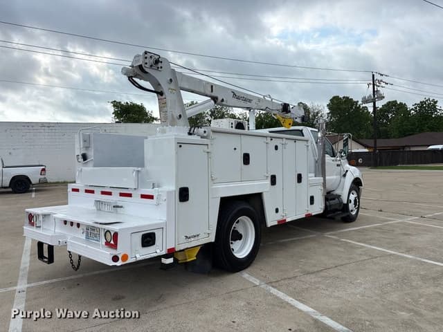 Image of Ford F-650 equipment image 4