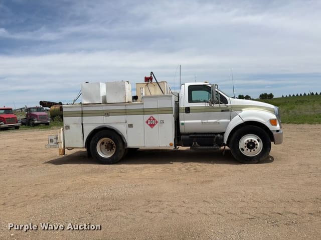 Image of Ford F-650 equipment image 3