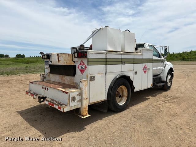 Image of Ford F-650 equipment image 4