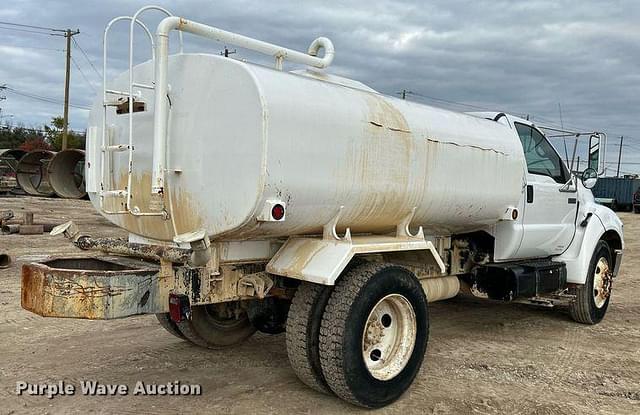 Image of Ford F-650 equipment image 4