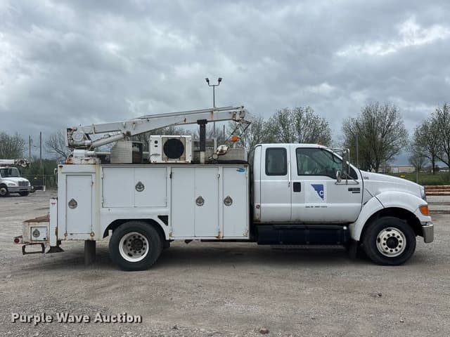 Image of Ford F-650 equipment image 3