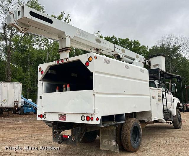 Image of Ford F-750 equipment image 4