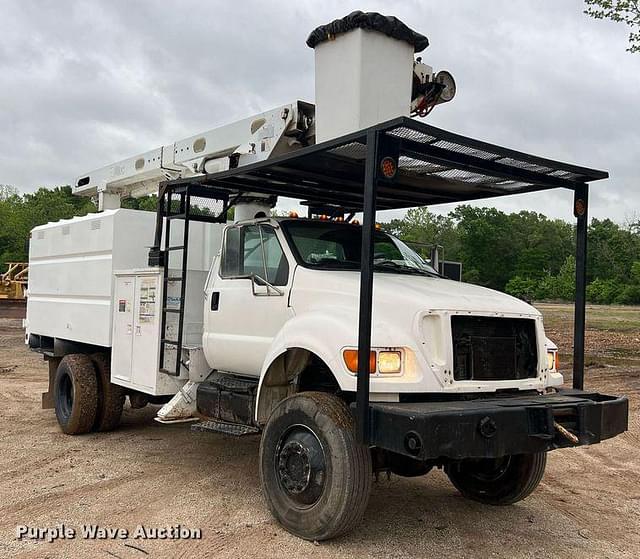 Image of Ford F-750 equipment image 2