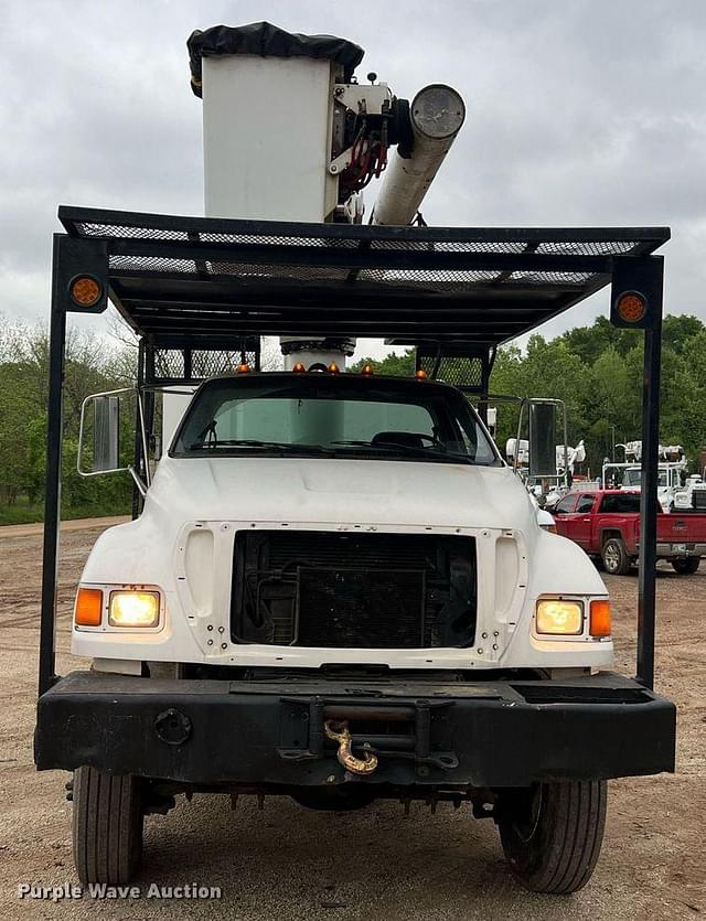 Image of Ford F-750 equipment image 1