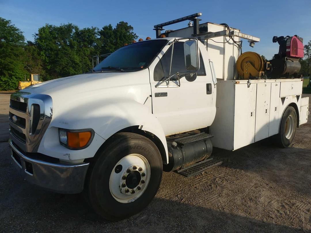 Image of Ford F-750 Primary image