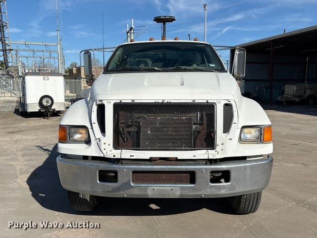 Image of Ford F-750 equipment image 1