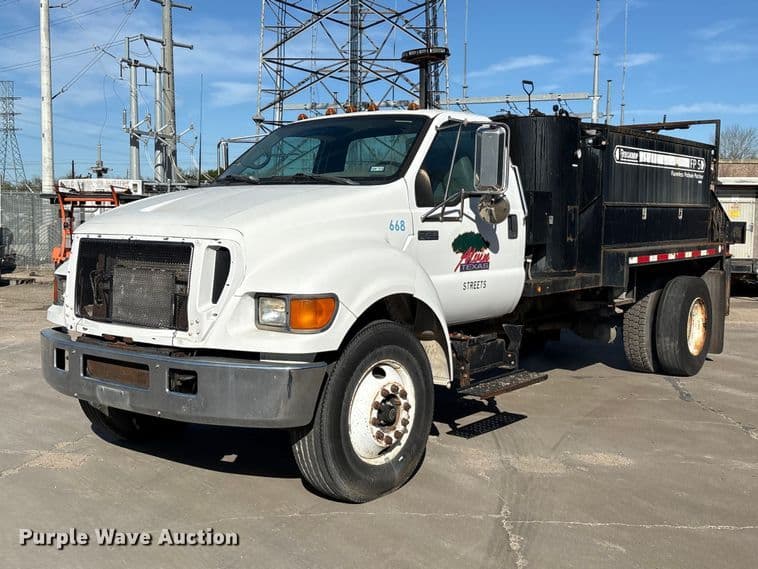 Image of Ford F-750 Primary image