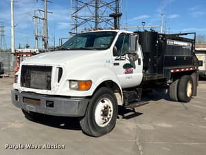 2006 Ford F-750 Image