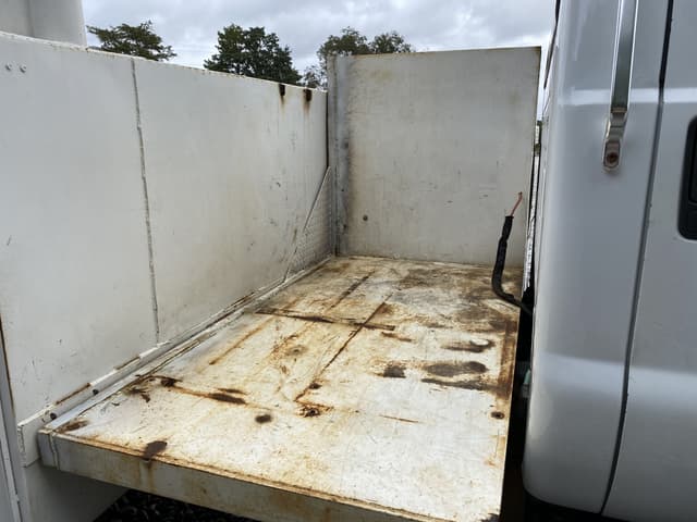 Image of Ford F-750 equipment image 4