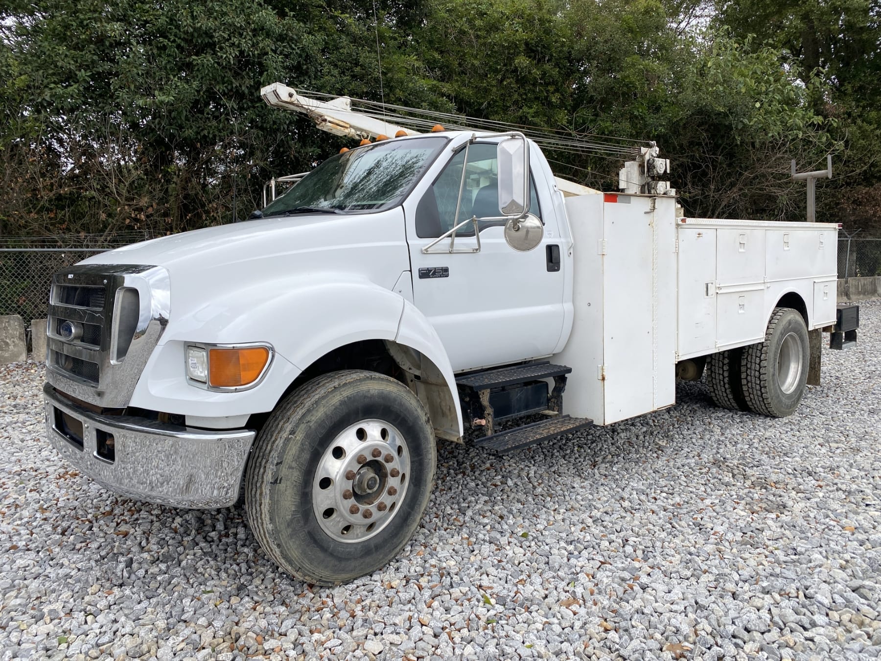 2006 Ford F-750 Equipment Image0