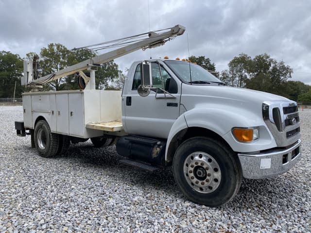Image of Ford F-750 equipment image 3