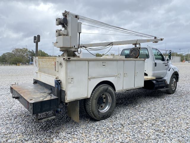 Image of Ford F-750 equipment image 2