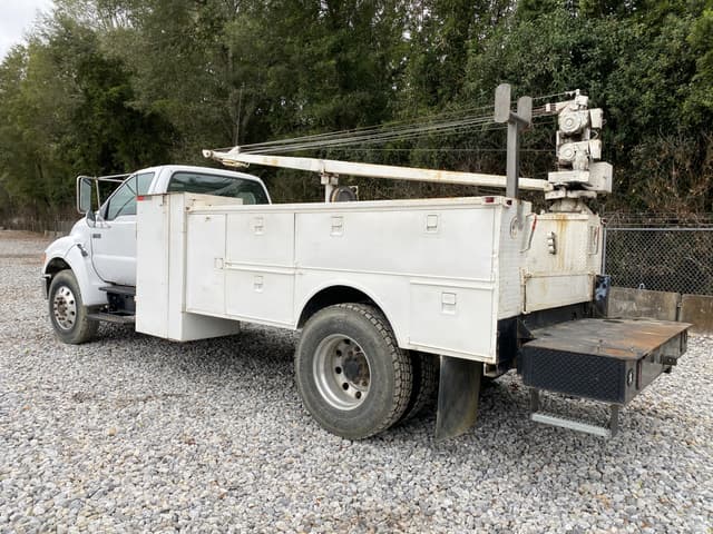 Image of Ford F-750 equipment image 1