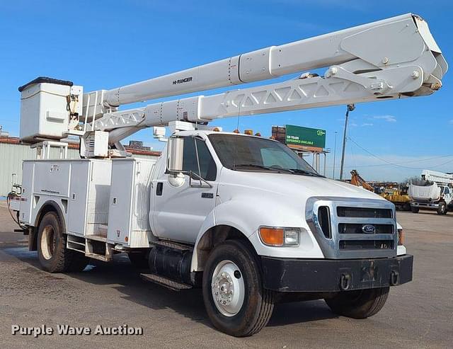 Image of Ford F-750 equipment image 2