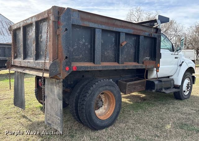 Image of Ford F-750 equipment image 4