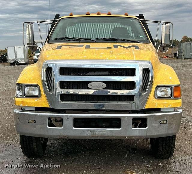 Image of Ford F-750 equipment image 1