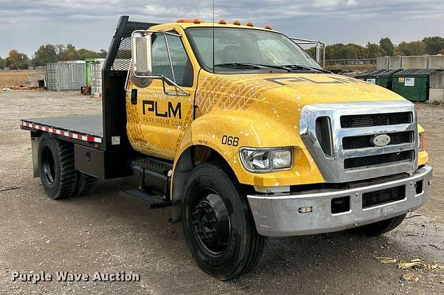 Image of Ford F-750 equipment image 2