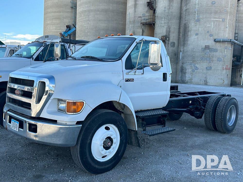 Image of Ford F-750 Primary image