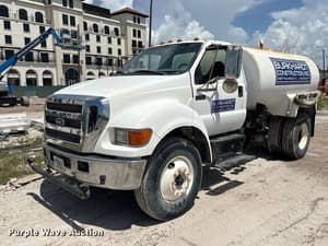 2006 Ford F-750 Image