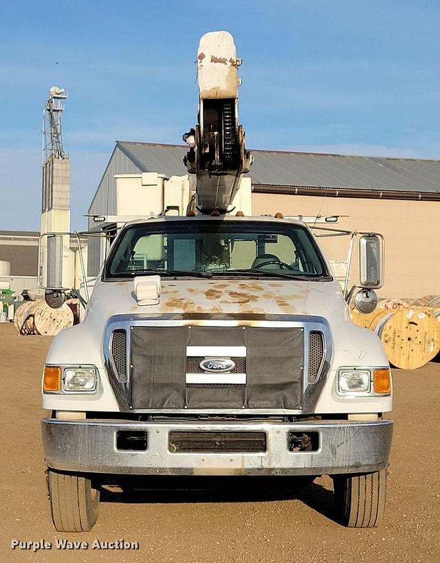 Image of Ford F-750 equipment image 1
