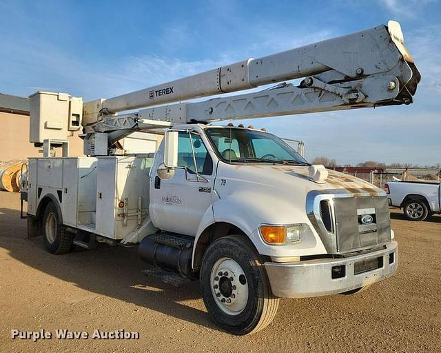 Image of Ford F-750 equipment image 2