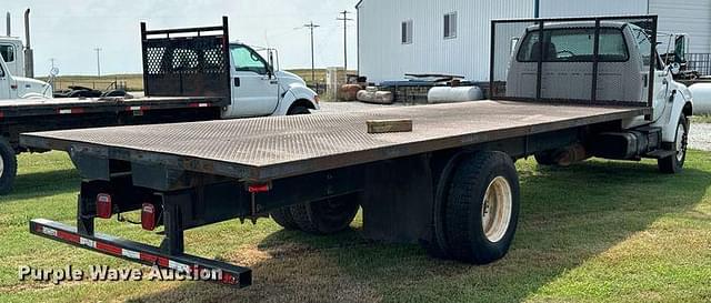 Image of Ford F-750 equipment image 4