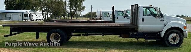 Image of Ford F-750 equipment image 3