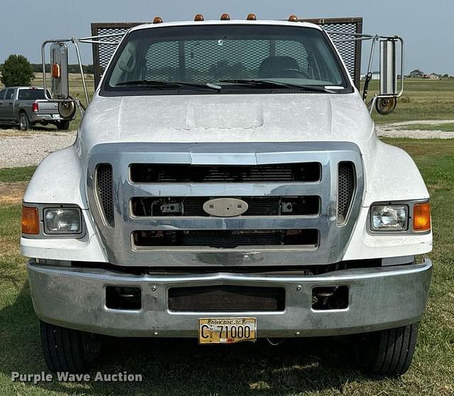 Image of Ford F-750 equipment image 1