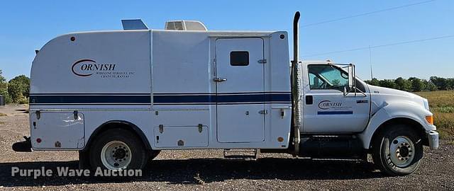 Image of Ford F-750 equipment image 3